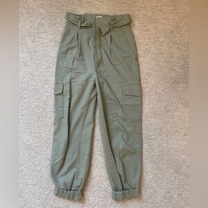 Aritzia Sunday Best Green Cargo Pants - Size 6